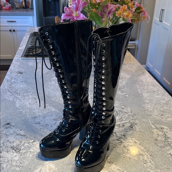 Torrid Black Lace-Up Patent Boots Size 7.5 - Picture 15 of 15